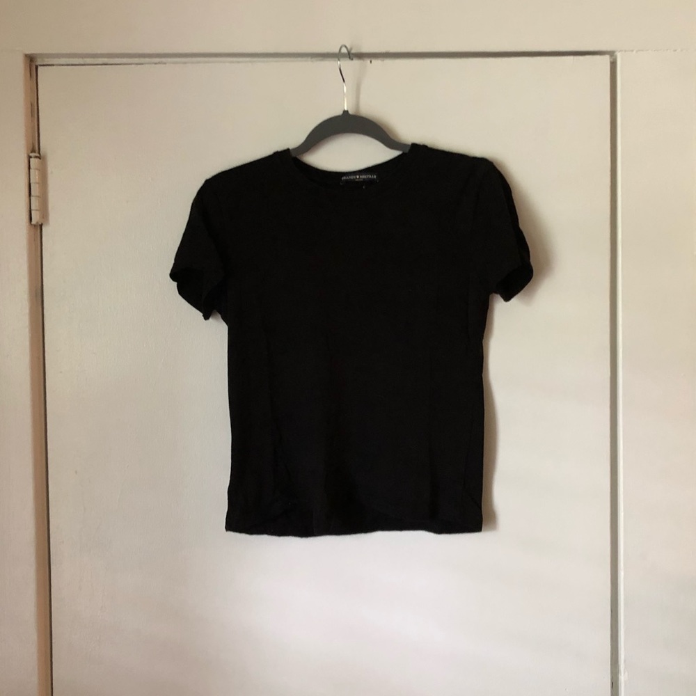 Black cropped tee
